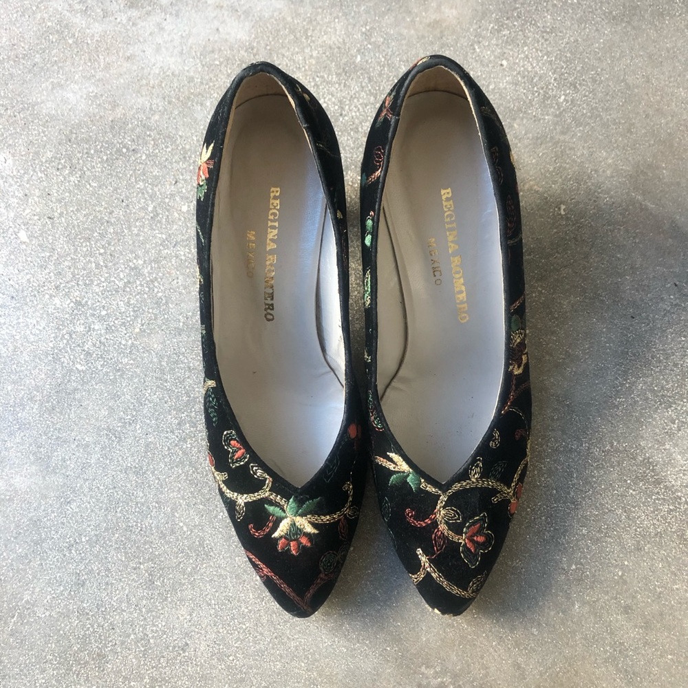Regina Romero Vintage pumps